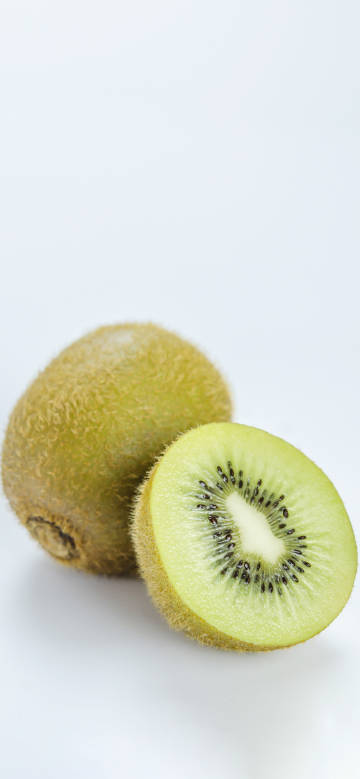 Fresh Kiwi Slices Close-Up 4K Wallpaper
