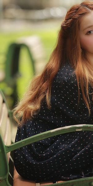 Phone wallpaper: Blur, Redhead, Bench, Model, Women, Brown Eyes, Outdoor free download