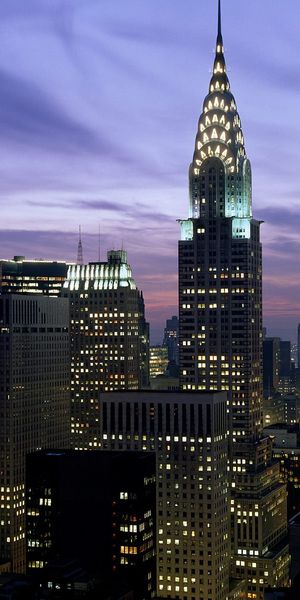 Breathtaking Manhattan skyline mobile wallpaper showcasing iconic buildings
