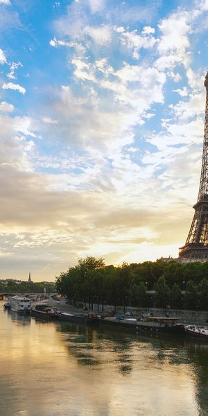 Beautiful Paris Cityscape Featuring the Eiffel Tower - Perfect Phone Wallpaper