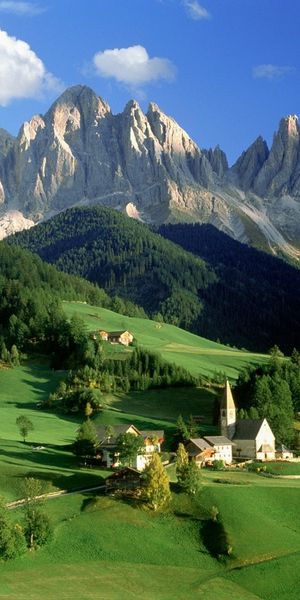 Breathtaking Mountain Landscape with Lush Greenery