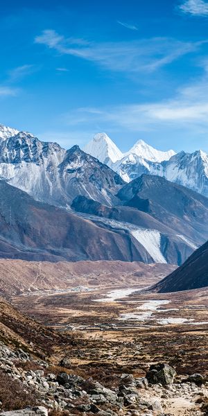 Ultra HD Wallpaper of Majestic Himalayan Mountains with Snow-Capped Peaks