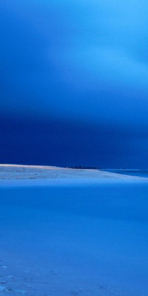Serene Ocean Beach Night Scene Wallpaper