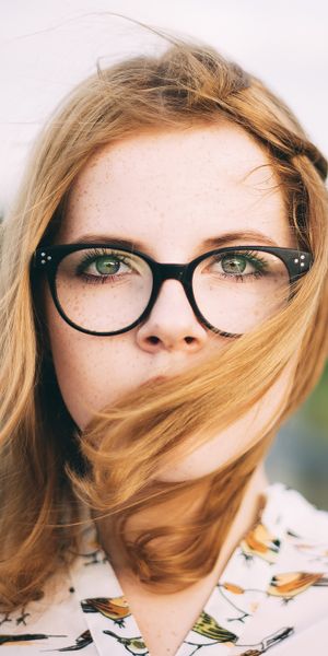 Phone wallpaper: Blur, Blonde, Glasses, Face, Model, Women, Green Eyes free download