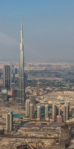 Breathtaking Dubai Skyline Featuring Burj Khalifa