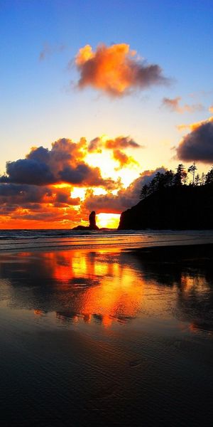 Breathtaking 4K Mobile Wallpaper: Sunset Over the Ocean