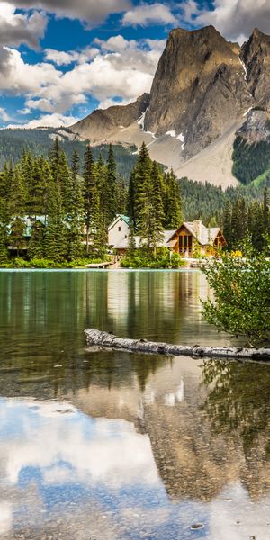 Trendy Lake Shore with Mountains and Houses - Nature Wallpaper