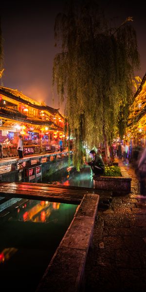 Explore Lijiang's Enchanting Night Market: A 4K iPhone Wallpaper