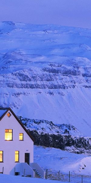 Breathtaking Winter Scene: White House in Snowy Mountains