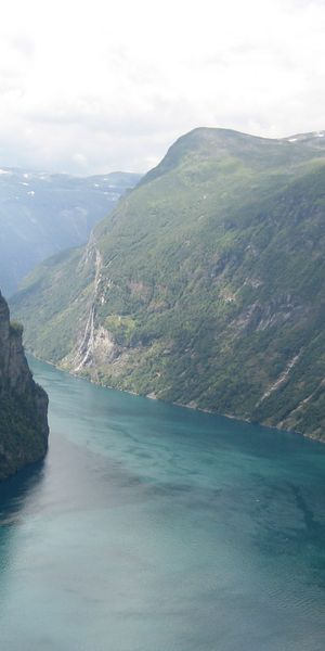 High-Quality Phone Wallpaper Featuring a Serene River and Majestic Mountains