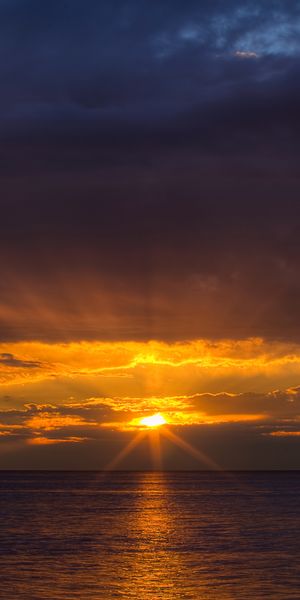 Breathtaking High-Quality Mobile Wallpaper: Earth at Sunset Over the Ocean