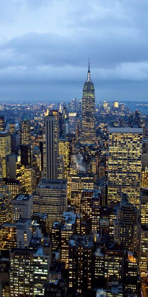 Breathtaking Manhattan Skyline at Night