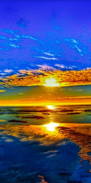Spectacular Sunset Over a Reflective Beach Horizon