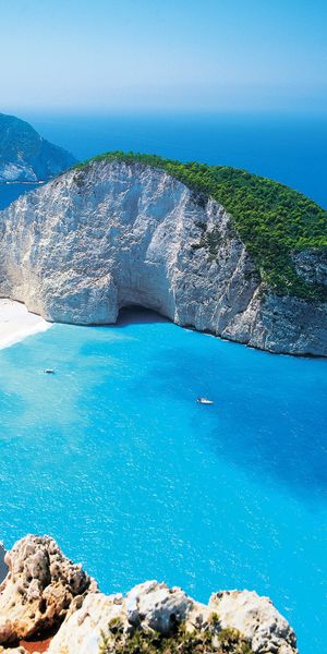 Breathtaking Turquoise Beach in Greece - Perfect Mobile Wallpaper