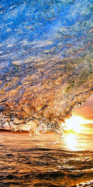 Breathtaking ocean wave at sunset - ideal phone background