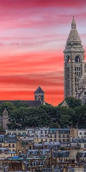 Breathtaking Montmartre Sunset: Iconic iPhone Wallpaper of Paris