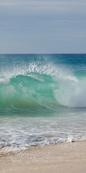 Breathtaking Beach Waves - Ideal for Your Mobile Wallpaper