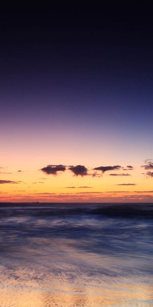 Breathtaking Ocean Sunset for Your Mobile Wallpaper