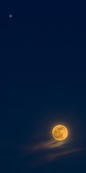 Captivating Moon in the Night Sky Wallpaper