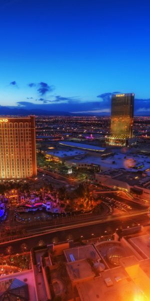 Breathtaking HD Wallpaper of Las Vegas Cityscape at Dusk