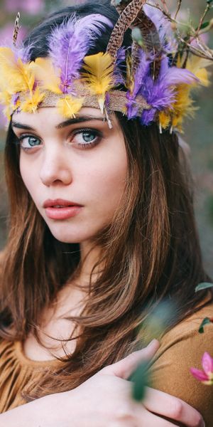 Phone wallpaper: Feather, Blur, Brunette, Model, Women, Blue Eyes free download
