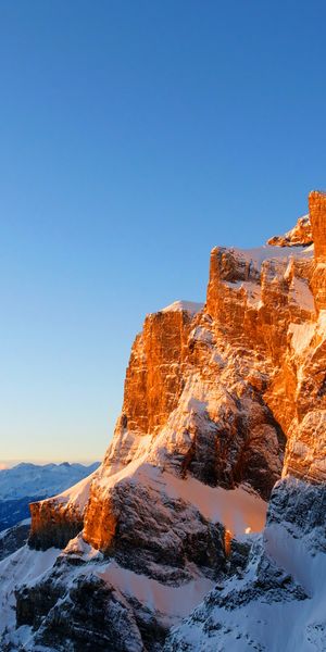 Breathtaking 4K mountain wallpaper perfect for your phone background