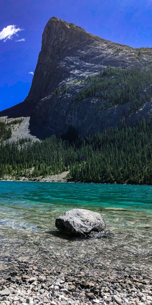 Majestic Rocky Cliff Overlooking a Tranquil Lake