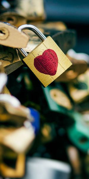 Charming heart lock wallpaper: perfect romantic phone background