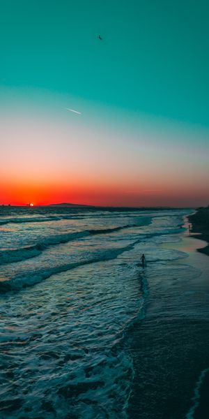 Beautiful Sunset Over Ocean Waves