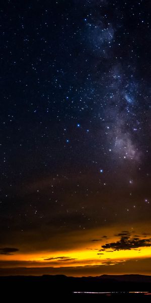Breathtaking Starry Sky Wallpaper for Your Mobile Device