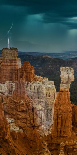 High-Quality Wallpaper Featuring a Striking Earth Landscape with Lightning