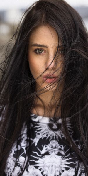 Phone wallpaper: Blur, Brunette, Model, Women, Green Eyes free download
