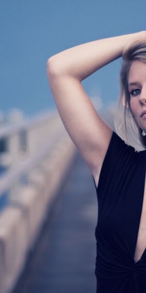 Phone wallpaper: Blur, Blonde, Model, Women, Outdoor free download