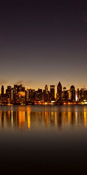 Captivating New York City Night Skyline Wallpaper for Your Phone