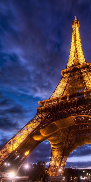 Enchanting Night View of the Eiffel Tower - Mobile Wallpaper for Paris Lovers