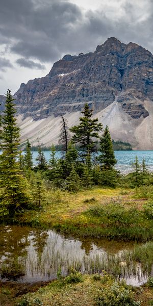 Breathtaking Mountain Lake Scene for Your Mobile Wallpaper
