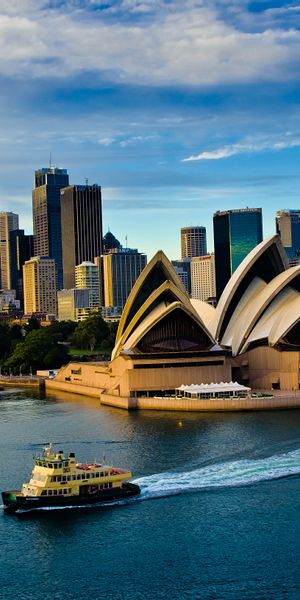 Breathtaking Sydney Opera House iPhone Wallpaper: A City Icon