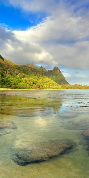 Breathtaking Kauai Tunnels Beach Mobile Wallpaper: Nature's Coastal Beauty