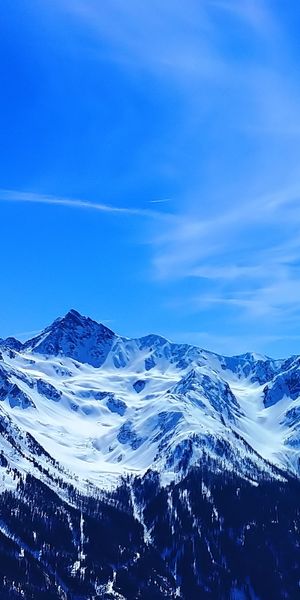 Mobile Wallpaper of Majestic Alps Peak: Snow-Capped Mountains and Clear Sky
