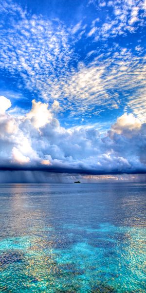 Serene Maldives Ocean Horizon: Perfect Phone Wallpaper for Nature Lovers