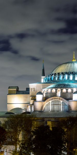 Hagia Sophia: A Majestic Mosque in Istanbul at Night