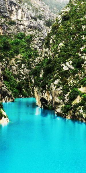 Breathtaking Turquoise Canyon River Mobile Wallpaper for Nature Lovers