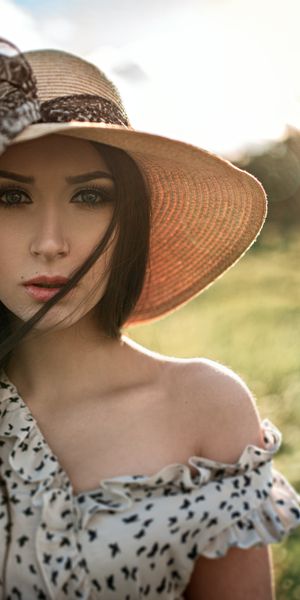 Phone wallpaper: Blur, Hat, Brunette, Model, Women, Blue Eyes free download