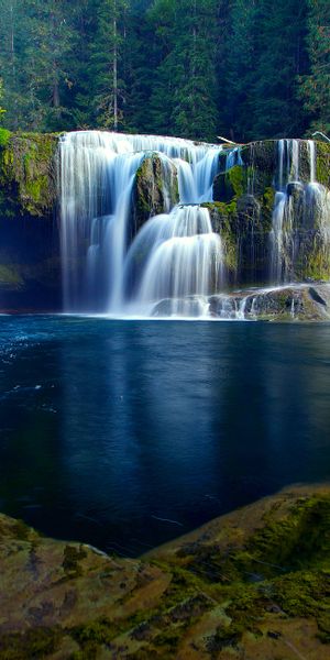 Breathtaking HD waterfall wallpaper for iPhone: Nature's tranquility