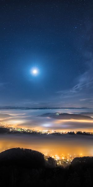 Mesmerizing 4K iPhone Wallpaper: Nighttime Landscape with Moonlit Fog