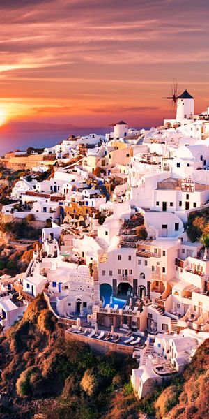 Explore the Beauty of Santorini, Greece: 4K Mobile Wallpaper at Sunset