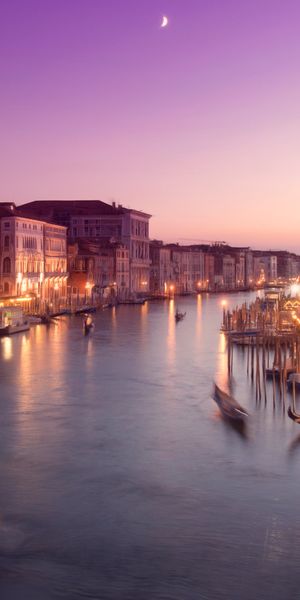 Enchanting Venice Canal at Dusk - 4K Phone Wallpaper
