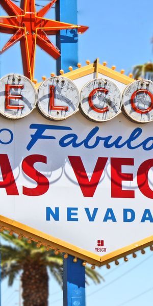 Welcome to Fabulous Las Vegas - Iconic City Sign Wallpaper