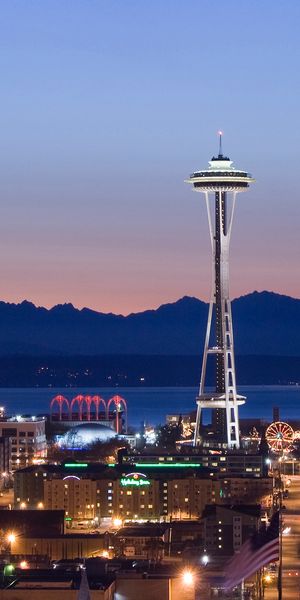 Breathtaking Seattle Skyline with Space Needle - 4K iPhone Wallpaper
