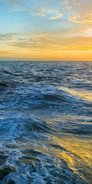 Breathtaking Sunset Over the Ocean